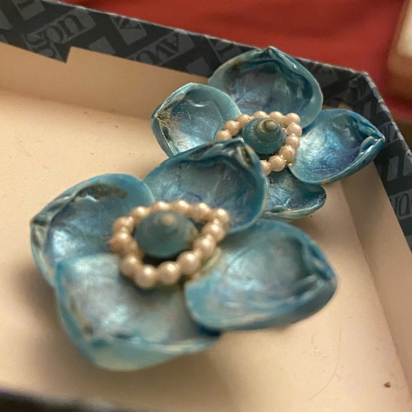 Love! Beautifully handmade:painted shell clip ons - Picture 5 of 7